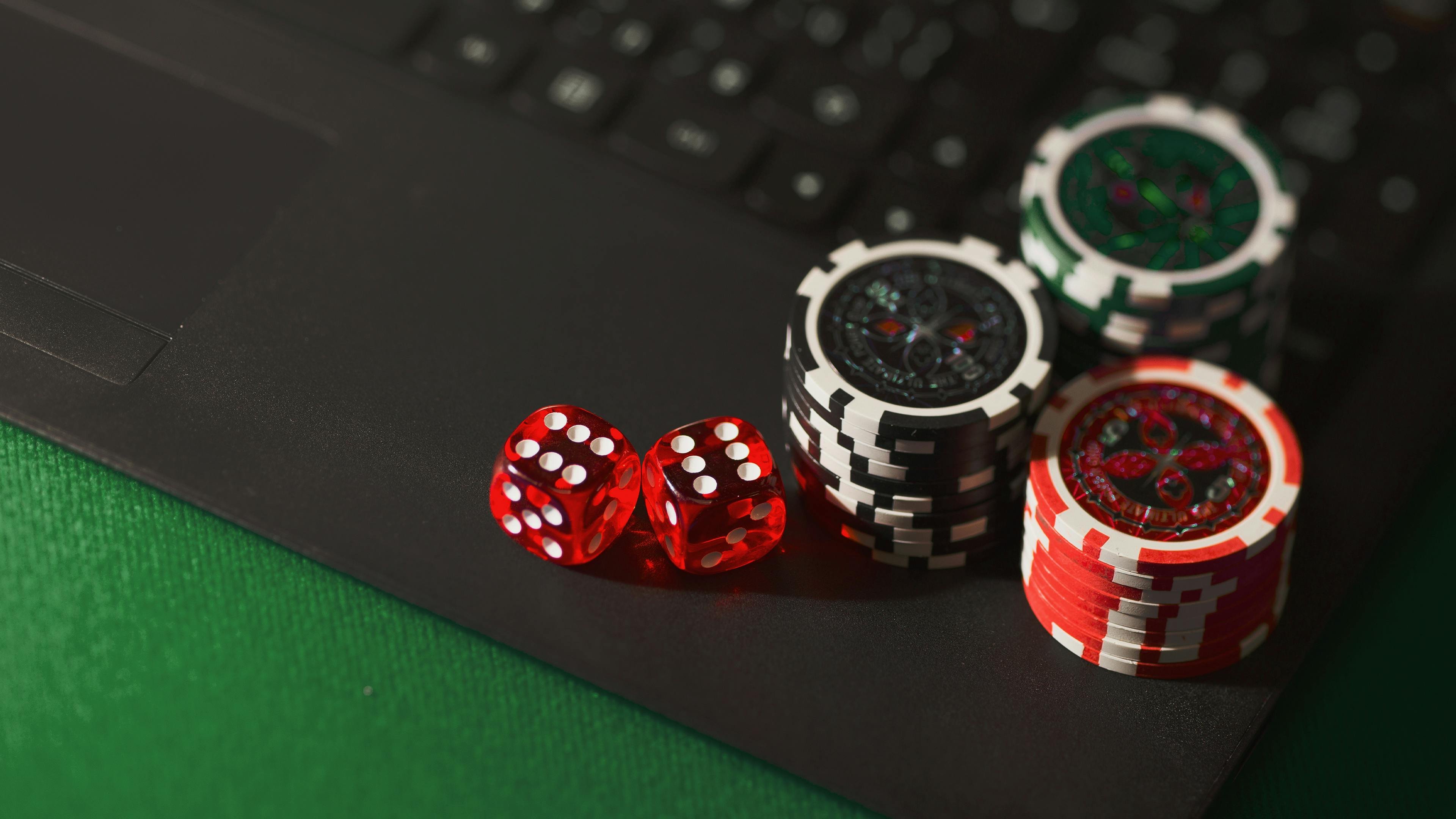 Interface permainan Crazy Time dengan roda bonus dan pengganda di layar